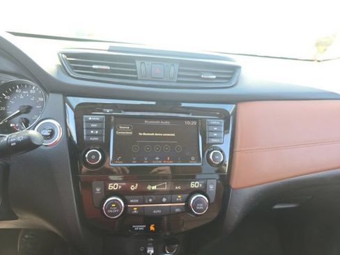 Used 2018 Nissan Rogue SL w/ Premium Package AWD/4WD image 12
