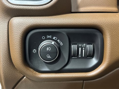 Used 2022 RAM 3500 Laramie AWD/4WD image 21