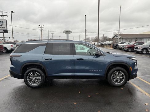 Used 2025 Chevrolet Traverse LT image 29