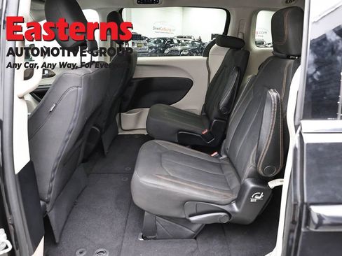 Used 2017 Chrysler Pacifica LX w/ Tire & Wheel Group FWD image 20