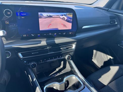 Used 2025 Chevrolet Traverse LT AWD/4WD image 10