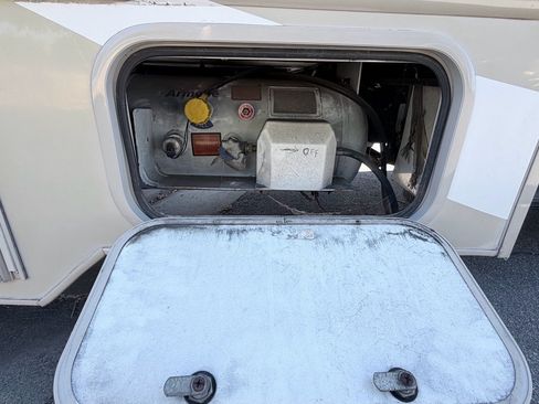 Used 2017 Ford E-450 and Econoline 450 Super Duty w/ Motorhome Prep Package RWD image 27