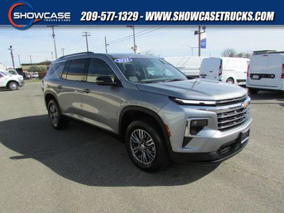 Used 2025 Chevrolet Traverse LT