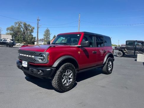 Used 2025 Ford Bronco Badlands AWD/4WD image 3