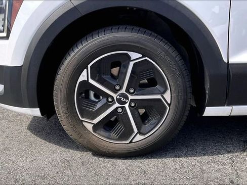 Used 2023 Kia Niro EX image 8