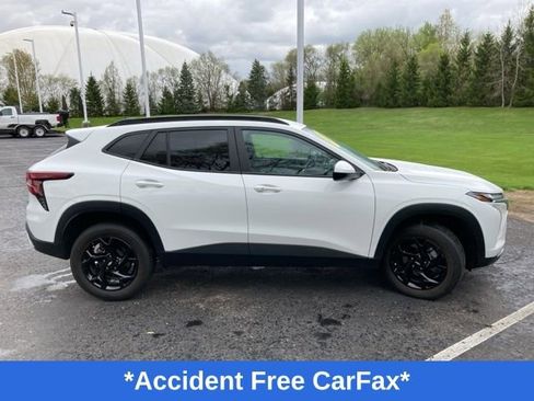 Used 2025 Chevrolet Trax LT w/ Driver Confidence Package FWD image 5