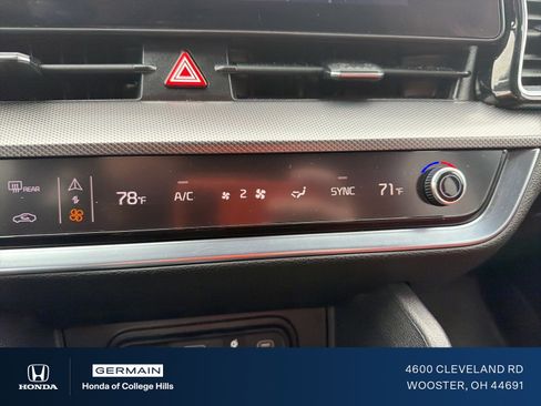 Used 2025 Kia Sportage SX image 22