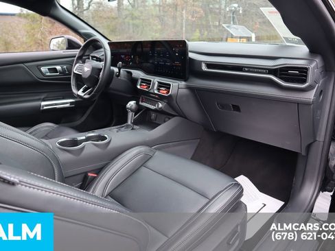 Used 2025 Ford Mustang Premium image 22