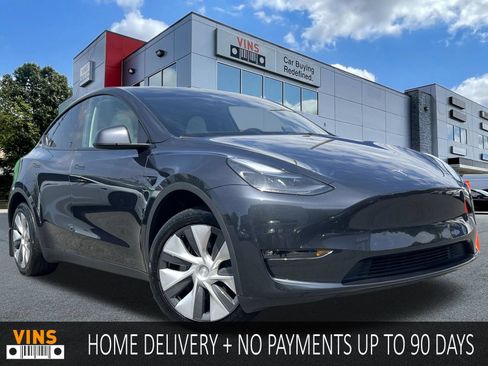 Used 2024 Tesla Model Y Long Range AWD/4WD image 1