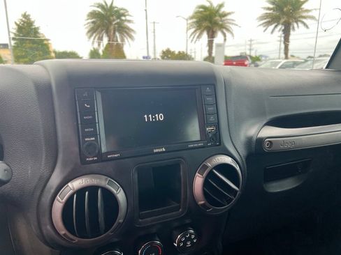 Used 2017 Jeep Wrangler Unlimited Sport w/ Connectivity Group AWD/4WD image 10