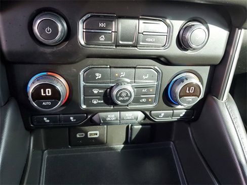 Used 2022 Chevrolet Tahoe Z71 w/ Z71 Off-Road Package image 20