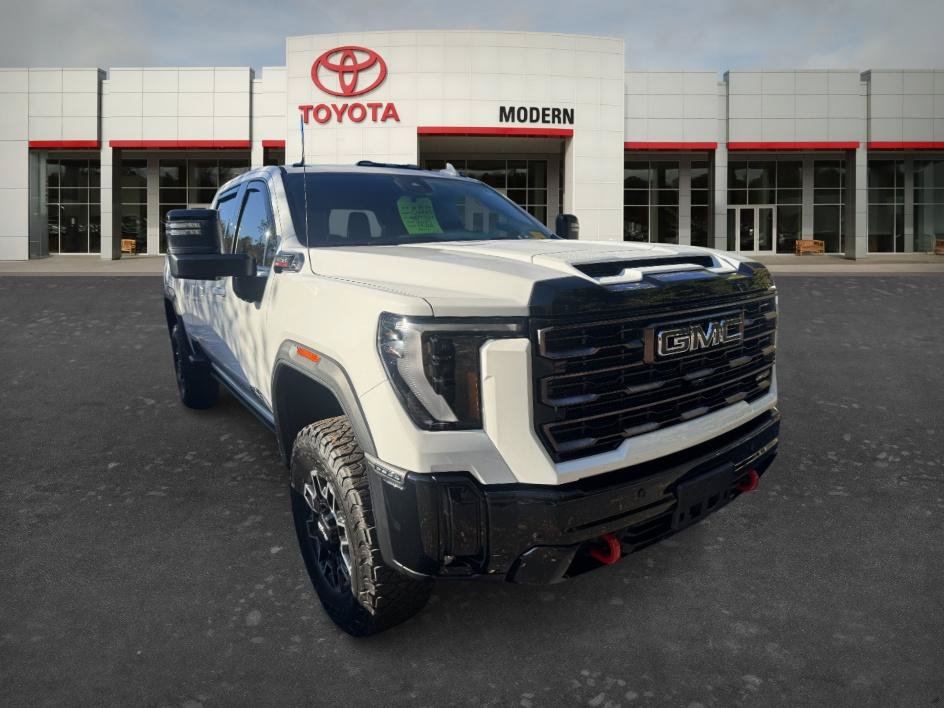 Used 2025 GMC Sierra 2500 AT4X AWD/4WD image 3