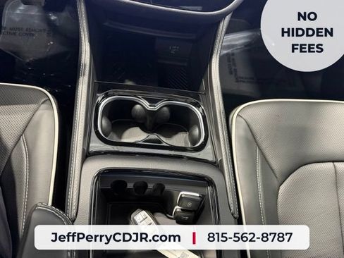 New 2027 Chrysler Pacifica Limited w/ Family Tech Group AWD/4WD image 20