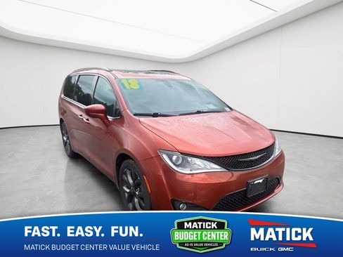 Used 2018 Chrysler Pacifica Touring-L Plus FWD image 1
