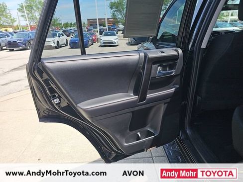 Used 2019 Toyota 4Runner TRD Off-Road AWD/4WD image 32