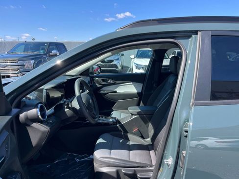 Used 2025 Chevrolet Trax LT image 27