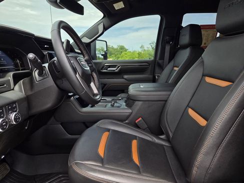 Used 2025 GMC Sierra 2500 AT4 AWD/4WD image 13