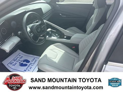 Used 2023 Hyundai Elantra Limited FWD image 12