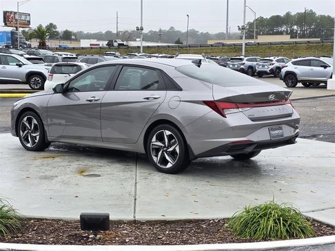 Used 2023 Hyundai Elantra SEL w/ Convenience Package image 4
