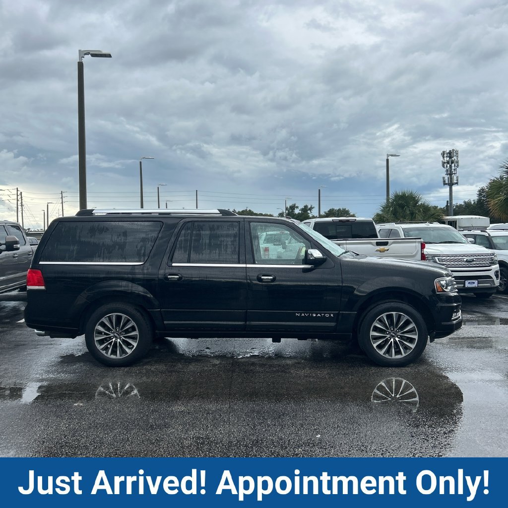 Used 2017 Lincoln Navigator L Select RWD image 8
