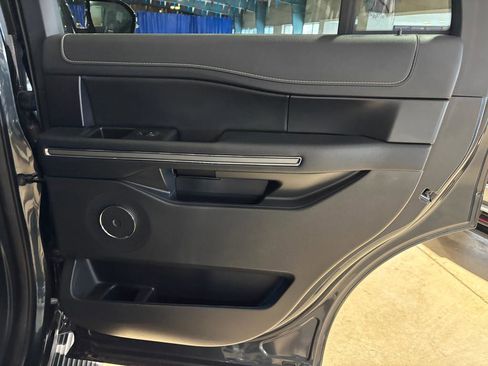 Used 2024 Ford Expedition XLT image 15