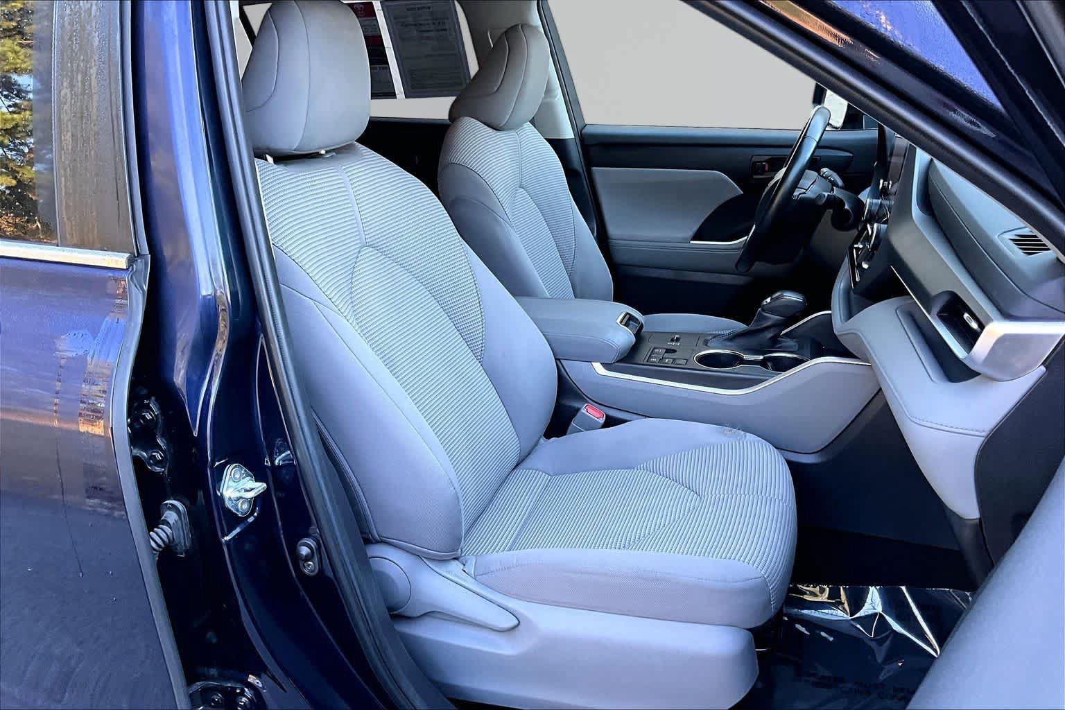 Used 2023 Toyota Highlander LE FWD image 9