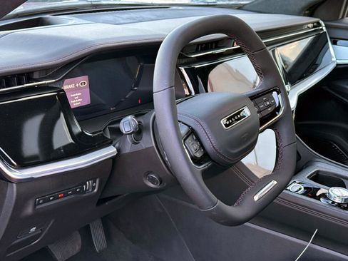 Used 2025 Jeep Wagoneer S Launch Edition image 13