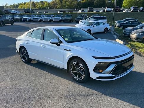 New 2026 Hyundai Sonata SEL FWD image 2