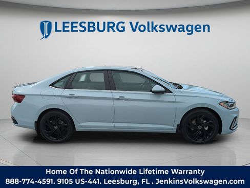 New 2026 Volkswagen Jetta SE FWD image 3
