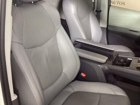 Used 2021 Toyota Sienna Limited image 20