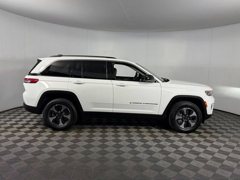 Certified 2023 Jeep Grand Cherokee 4WD 4xe w/ Luxury Tech Group II image 6