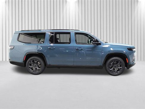 New 2026 Jeep Grand Wagoneer L Limited AWD/4WD image 2