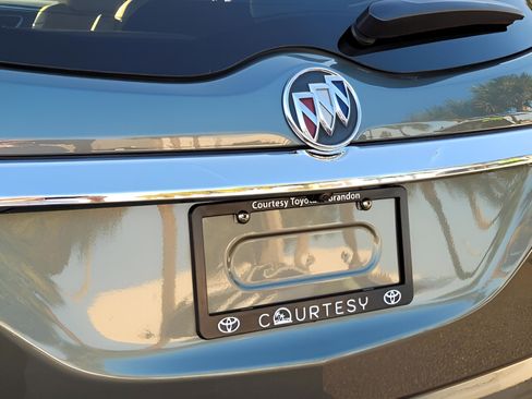 Used 2023 Buick Enclave Essence image 11