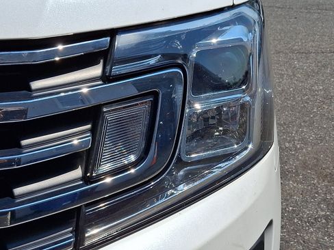 Used 2020 Ford Expedition XLT w/ Equipment Group 202A AWD/4WD image 4