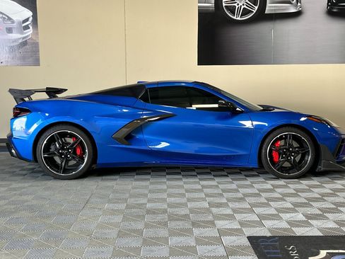Used 2022 Chevrolet Corvette Stingray Convertible w/ Z51 Performance Package RWD image 3