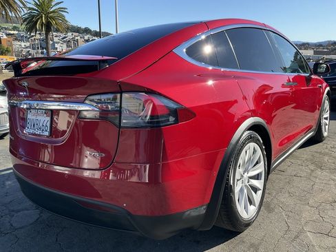 Used 2017 Tesla Model X 75D image 98