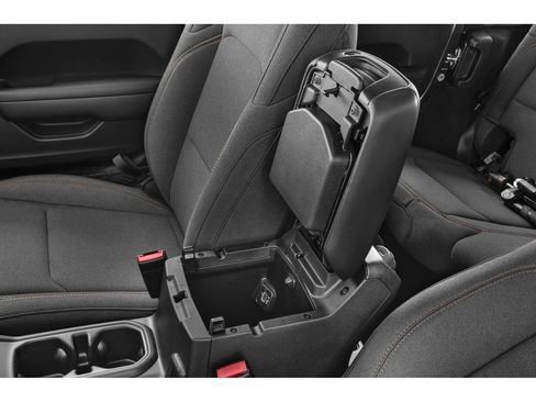 Used 2025 Jeep Wrangler Sahara image 14