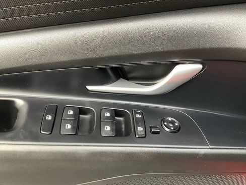 Used 2022 Hyundai Elantra SE image 12