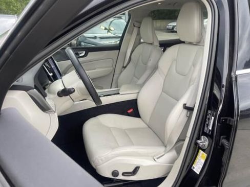 Used 2023 Volvo XC60 B5 Plus w/ Climate Package AWD/4WD image 3