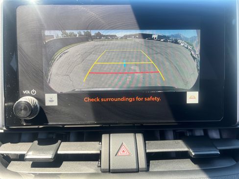 Used 2025 Toyota RAV4 XLE AWD/4WD image 21