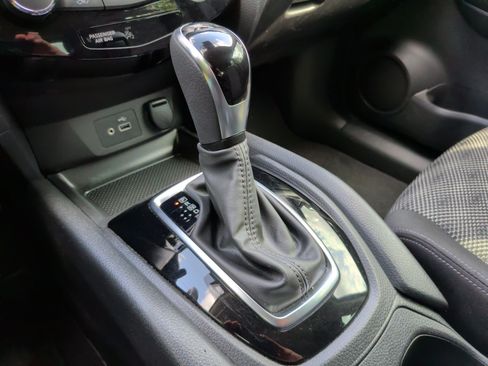 Used 2020 Nissan Rogue Sport SV FWD image 19