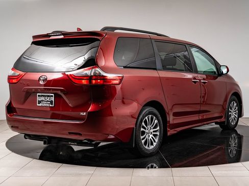 Used 2020 Toyota Sienna XLE FWD image 10