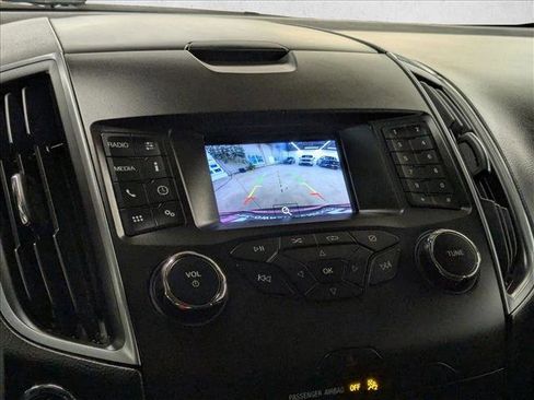 Used 2019 Ford Edge SE image 14