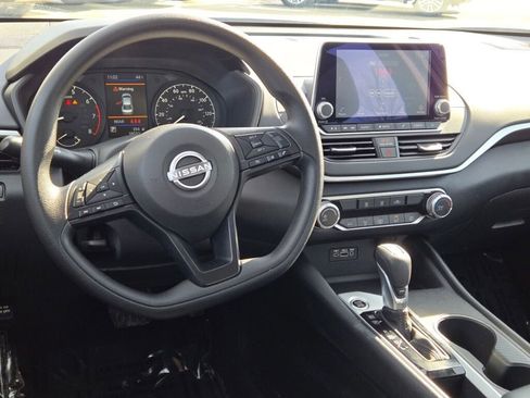 Used 2025 Nissan Altima 2.5 S FWD image 16
