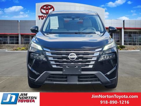 Used 2025 Nissan Rogue SV FWD image 2