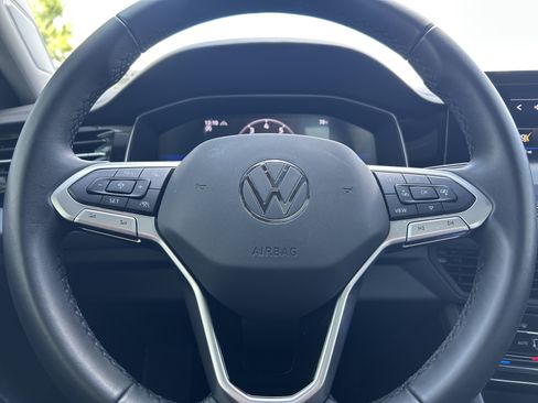 Used 2025 Volkswagen Jetta SE w/ Sunroof Package FWD image 17