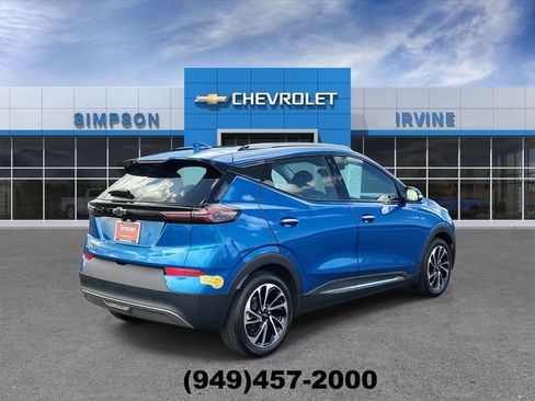 Used 2022 Chevrolet Bolt EUV Premier w/ Sun & Sound Package FWD image 8