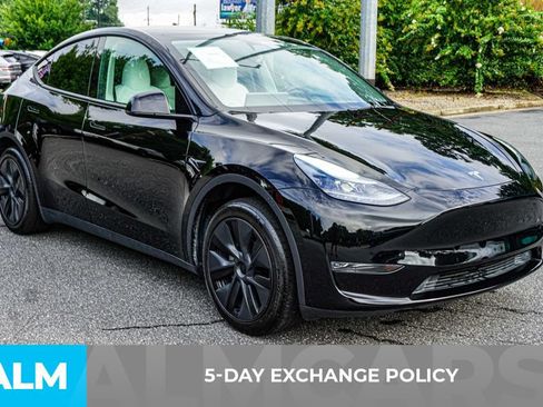 Used 2025 Tesla Model Y Long Range RWD image 4