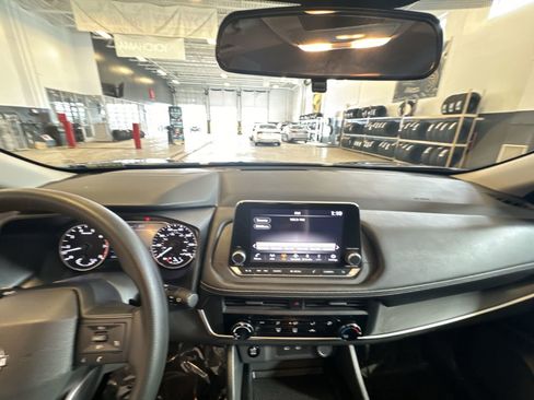 Used 2025 Nissan Rogue S image 22