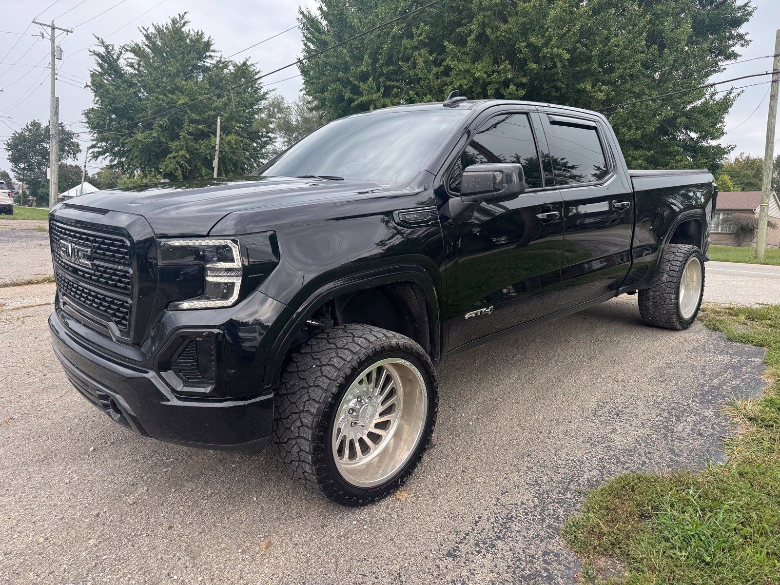 Used 2022 GMC Sierra 1500 AT4 w/ AT4 Preferred Package AWD/4WD image 2